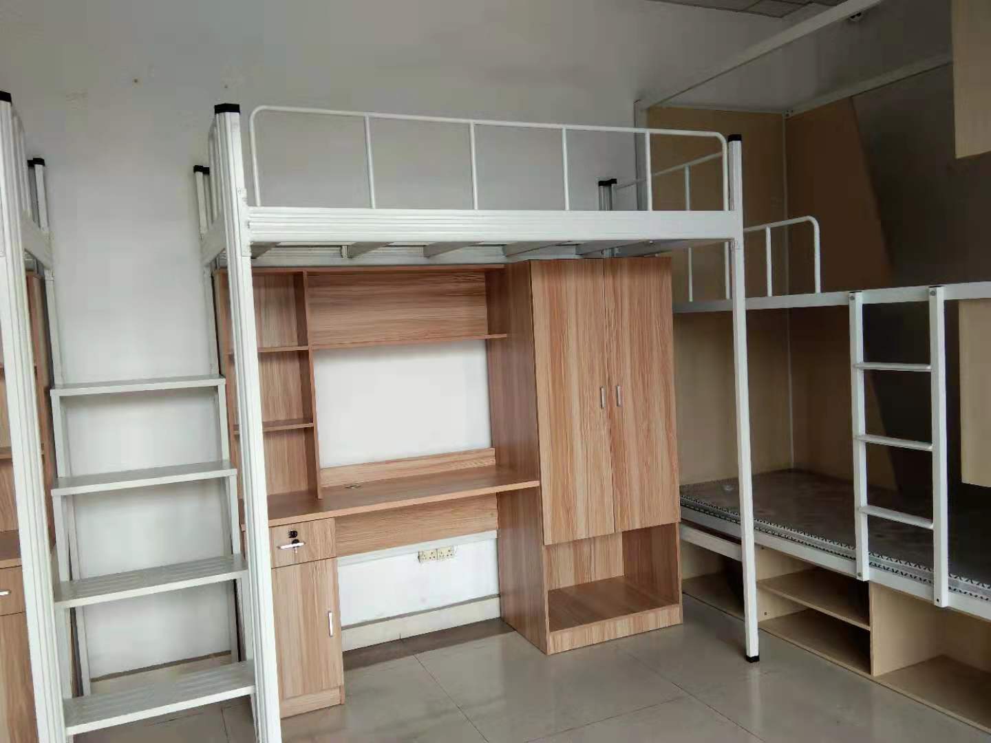 為什么要給上下鋪鐵床加上護欄？