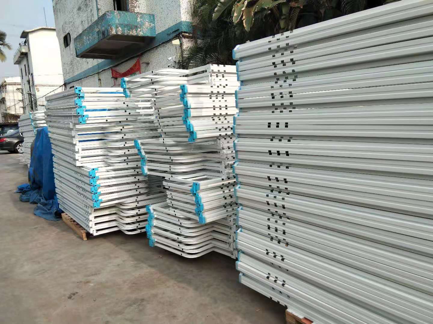 學(xué)生公寓床是卡扣好還是螺絲好？