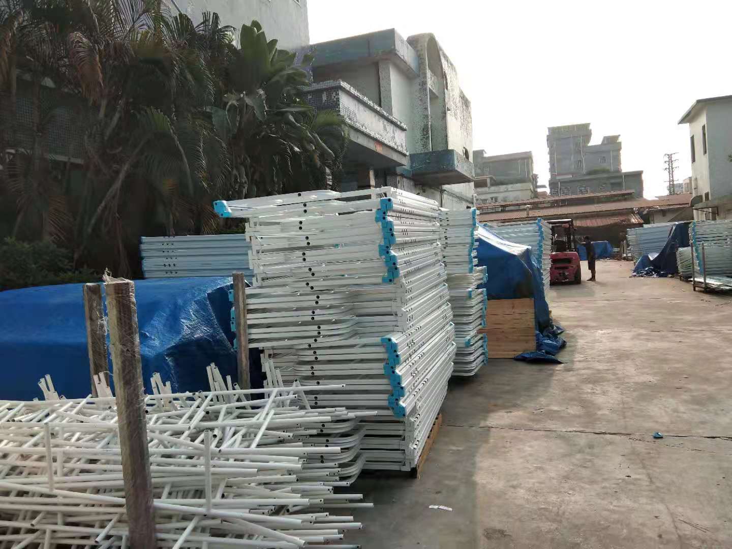 學(xué)生公寓床是卡扣好還是螺絲好？