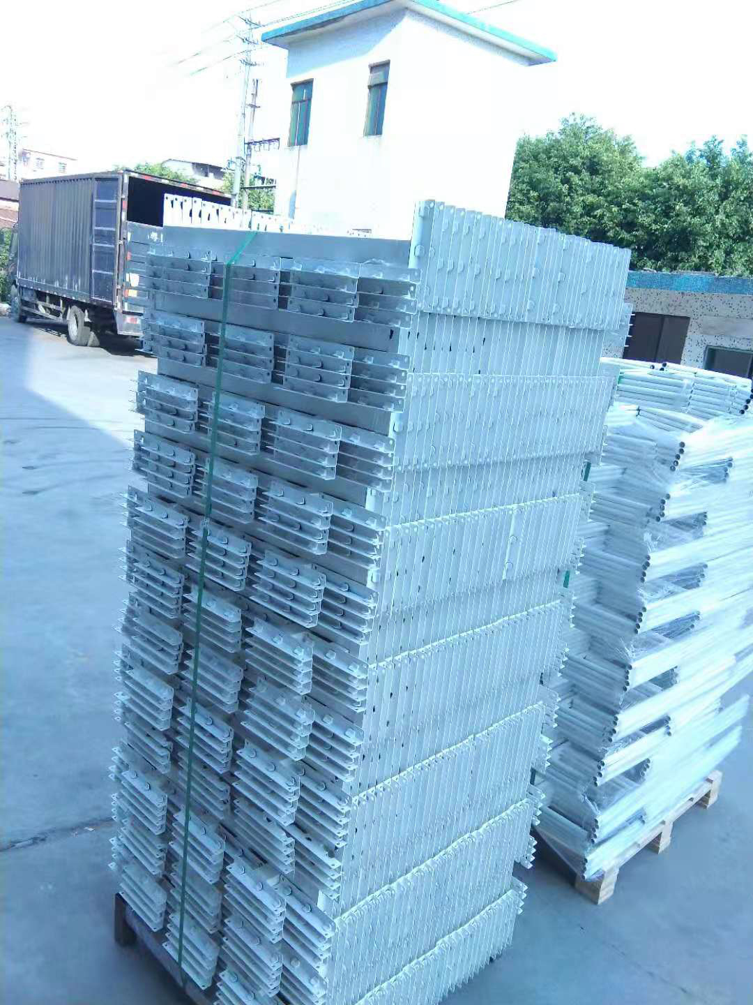 上下鋪鐵床用什么材料做的好？