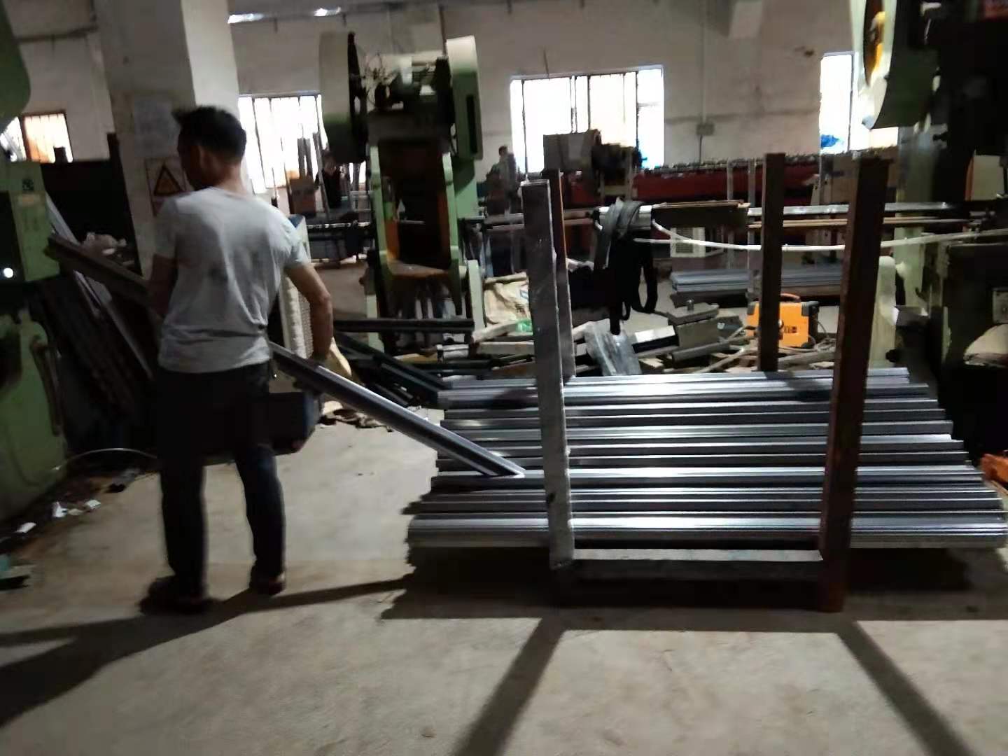上下鋪鐵床用什么材料做的好？